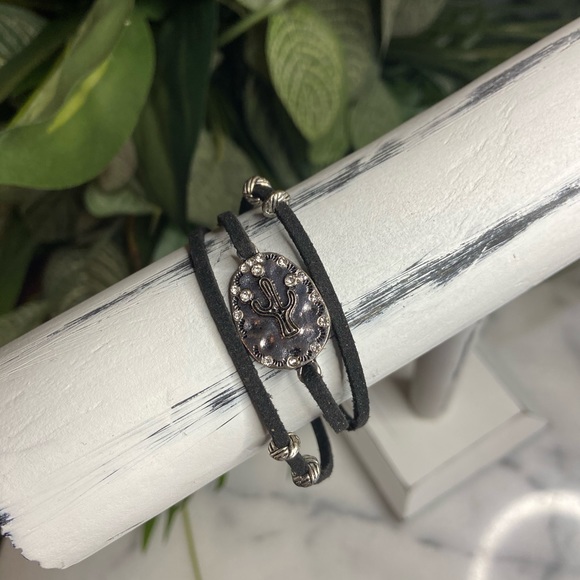 Leather Bracelet with Cactus accent - Picture 3 of 3